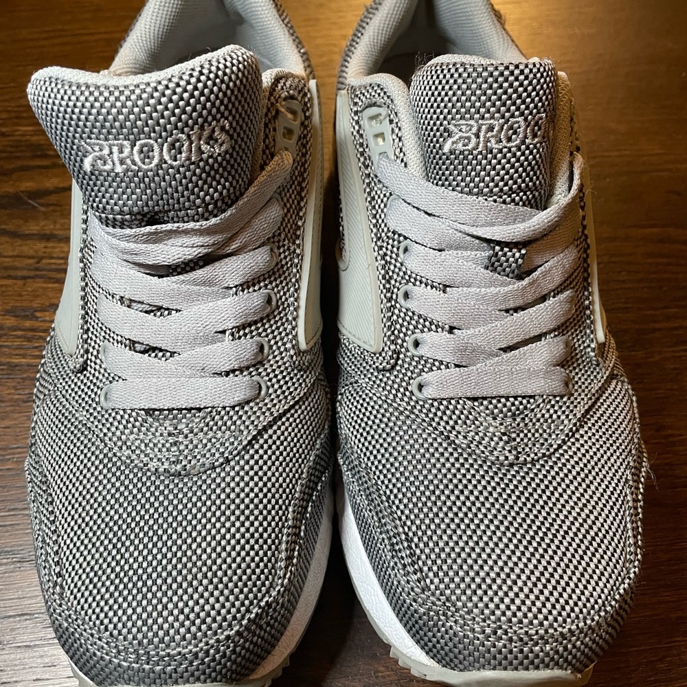 Brooks. Color grey. Size 8. Good condition.